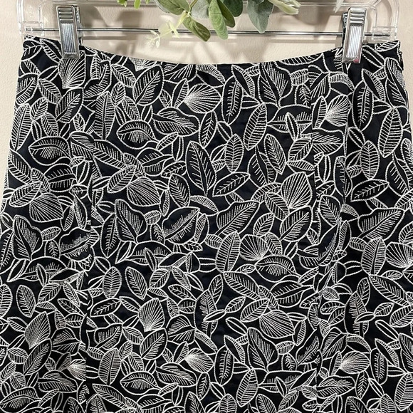 NWOT Talbots Petites Black and White Embroidered Leaf Print A-Line Skirt… - Picture 2 of 15